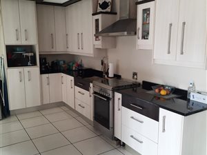 4 Bed House in Golf Park