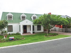 4 Bed House in Kleinmond