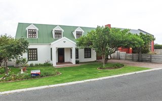 4 Bedroom House in Kleinmond