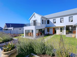 4 Bed House in Kingswood Golf Estate