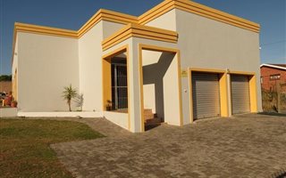 3 Bedroom House in Clarendon Marine