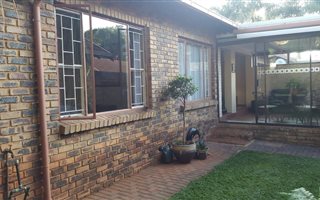 2 Bedroom Simplex in Meyerspark