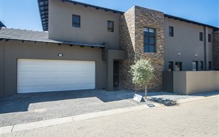 3 Bedroom Duplex in Eye of Africa