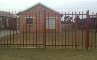 2 Bedroom House in Heidedal