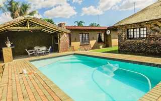 4 Bedroom House in Sterpark
