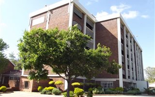 140 m² Commercial space in Val de Grace
