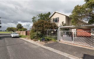 4 Bedroom House in Lakeside