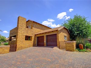 3 Bed Duplex in Amorosa