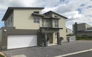 4 Bedroom House in Sunset Estate