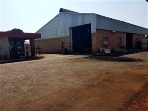 1100 m² Industrial space in Rosslyn