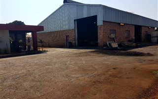 1100 m² Industrial space in Rosslyn