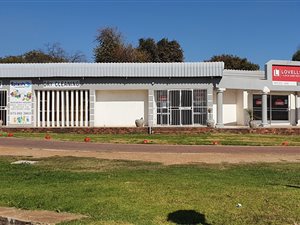 Commercial space in Aston Manor