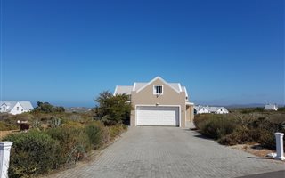 4 Bedroom House in Grotto Bay