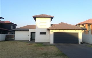 4 Bedroom House in Monavoni