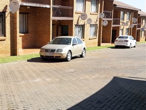 2 Bed Flat in Meredale