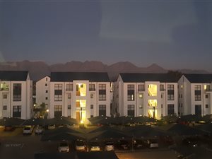 2 Bed Apartment in Somerset West Central
