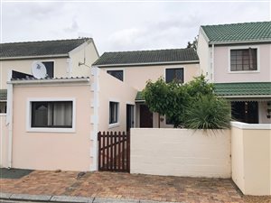 2 Bed Townhouse in Somerset West Central