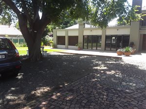 551 m² Commercial space in Clubview