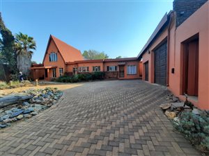 8 Bed House in Farrar Park