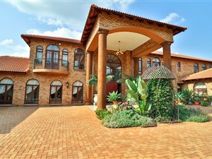 5 Bed House in Mooikloof Equestrian Estate