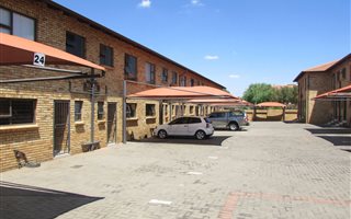 3 Bedroom Duplex in Verwoerdpark