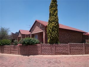 2 Bed Townhouse in Mondeor