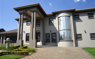 5 Bedroom House in Midlands Estate