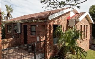 2 Bedroom House in Blue Horizon Bay