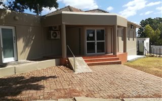 200 m² Office Space in Penford