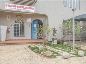 54 m² Commercial space in Glen Marais