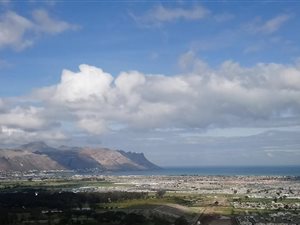 678 m² Land available in Dennegeur