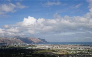 678 m² Land available in Dennegeur