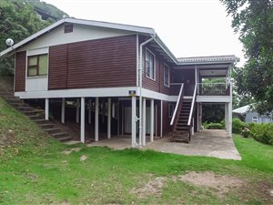 4 Bed House in Keurboomstrand