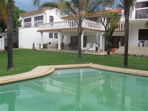 9 Bed House in Waterkloof Ridge