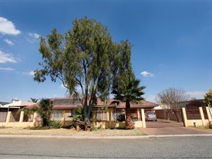 4 Bed House in Edelweiss