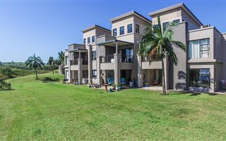 2 Bedroom Apartment in Palm Lakes Estate