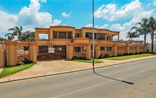 6 Bedroom House in Northcliff