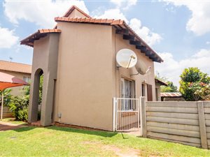 4 Bed Townhouse in Mondeor