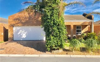 3 Bedroom House in Eikenbosch
