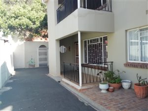 2 Bed Apartment in Gordons Bay Central