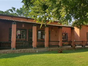 9.8 ha Farm in Skeerpoort