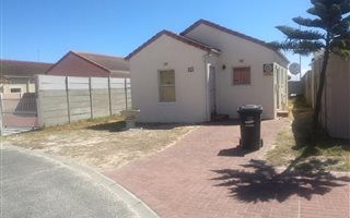 2 Bedroom House in Strandfontein