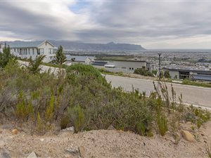 761 m² Land available in Dennegeur