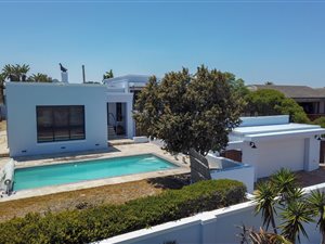 4 Bed House in Melkbosstrand