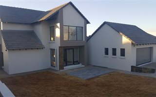 4 Bedroom House in Country View Estate
