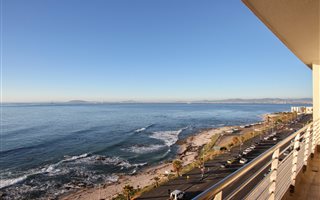 3 Bedroom Apartment in Mouille Point