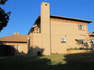 4 Bed House in Highveld