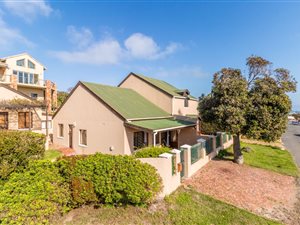 5 Bed House in Kommetjie