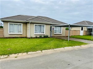 3 Bed Apartment in Gonubie