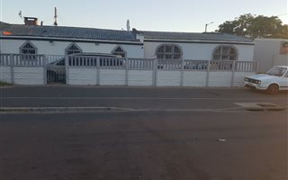 4 Bedroom House in Bonteheuwel